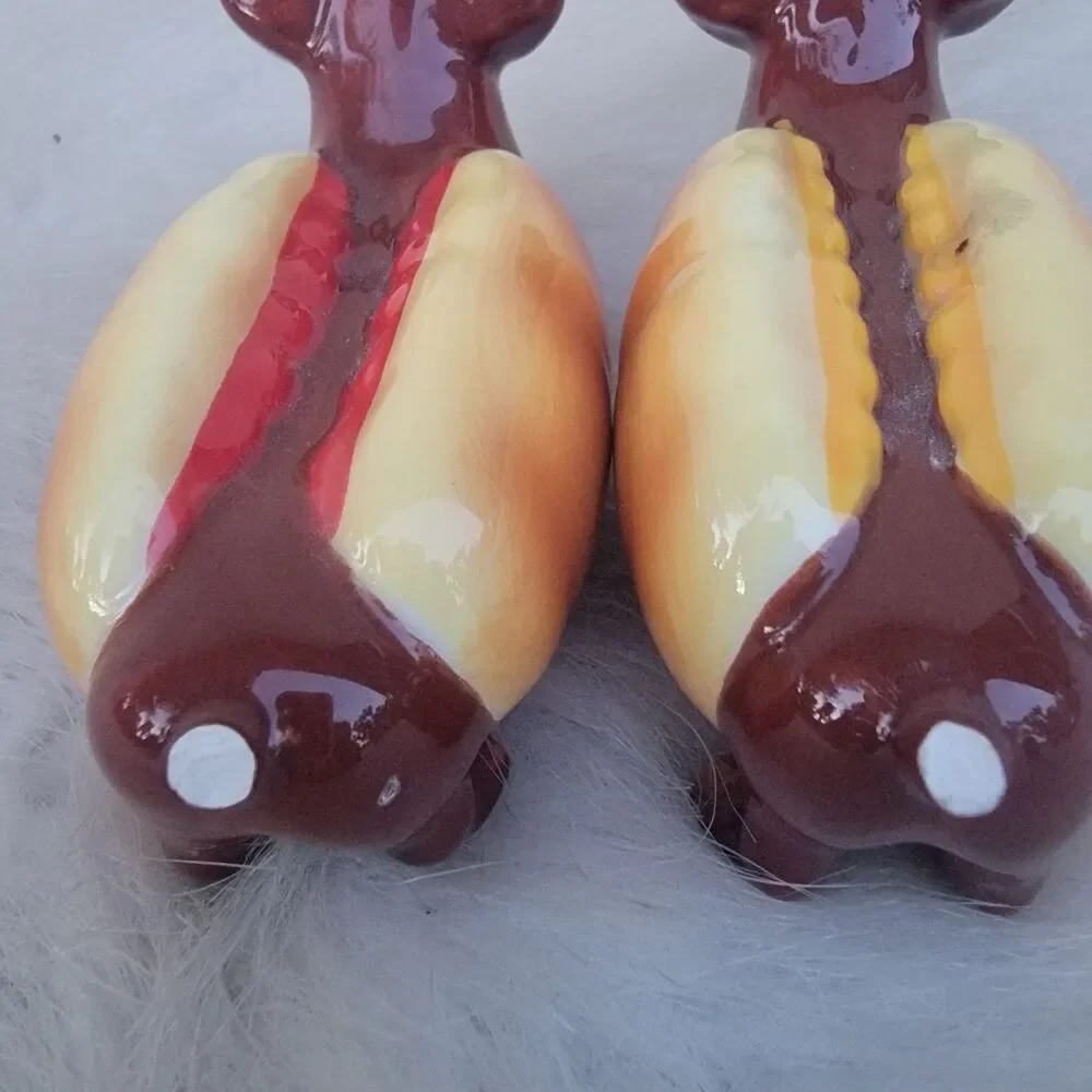 Dachshunds Attractives Ceramic Salt  Pepper Shakers Set Novely See Discription